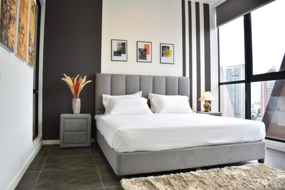 Scarletz Suites Klcc By Deko Kuala Lumpur Bagian luar foto