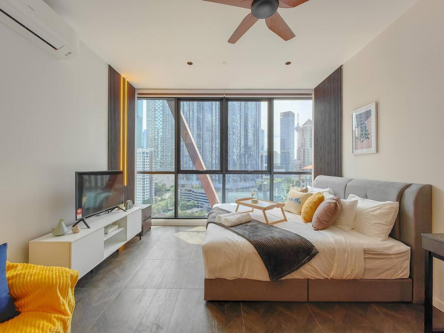 Scarletz Suites Klcc By Deko Kuala Lumpur Bagian luar foto