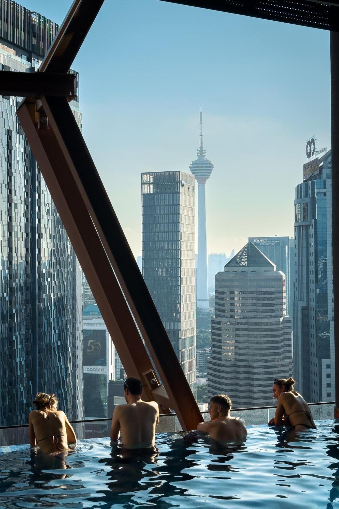 Scarletz Suites Klcc By Deko Kuala Lumpur Bagian luar foto